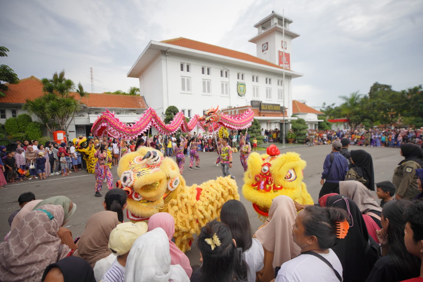 Foto 8 dari 9: Pawai Barongsai Meriahkan Imlek, Wali Kota: Keberagaman Bagian dari Daya Tarik Kota Madiun