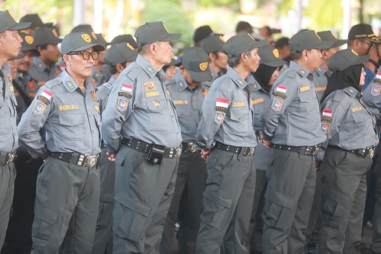 Foto 5 dari 11: Jelang Pergantian Tahun, Wali Kota Gelar Apel Pasukan Pengamanan Malam Tahun Baru