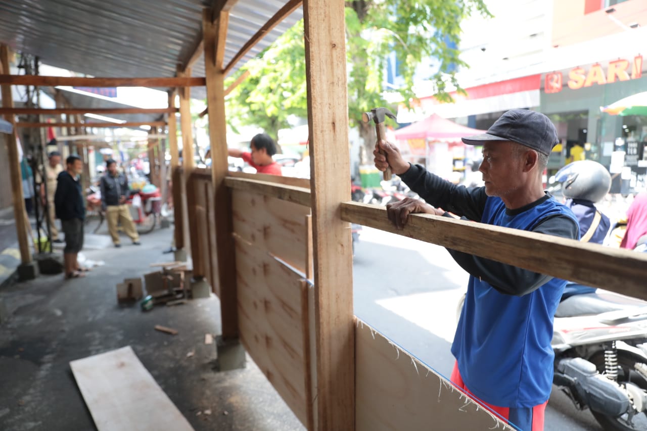 Foto utama berita: Pasar Kawak Mulai Dibangun, Dinas Perdagangan Fasilitasi Kebutuhan Pedagang Di Area Relokasi
