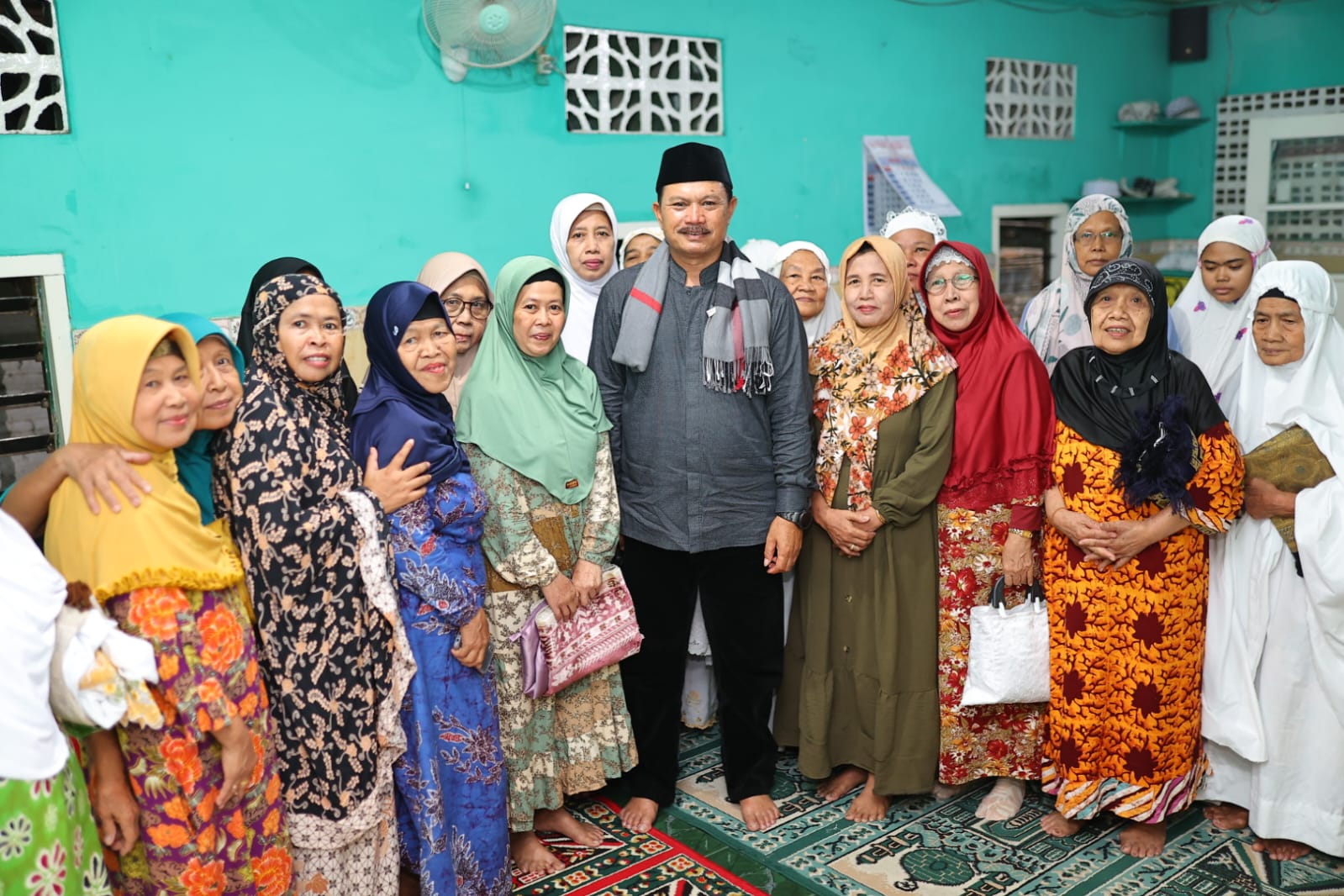 Foto 6 dari 8: Sambang Warga Jalan Trunojoyo, Wali Kota Shalat Isya Berjamaah Di Musala Al Qodiroh