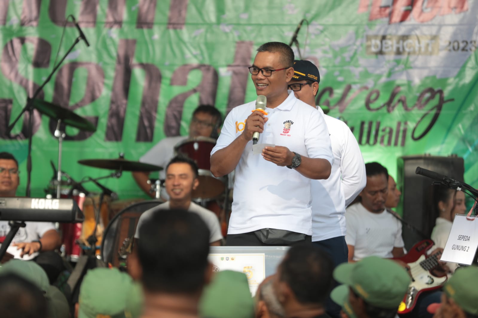 Foto 4 dari 11: Gelar Senam Bersama Satlinmas, Wali Kota : Satlinmas Harus Sehat