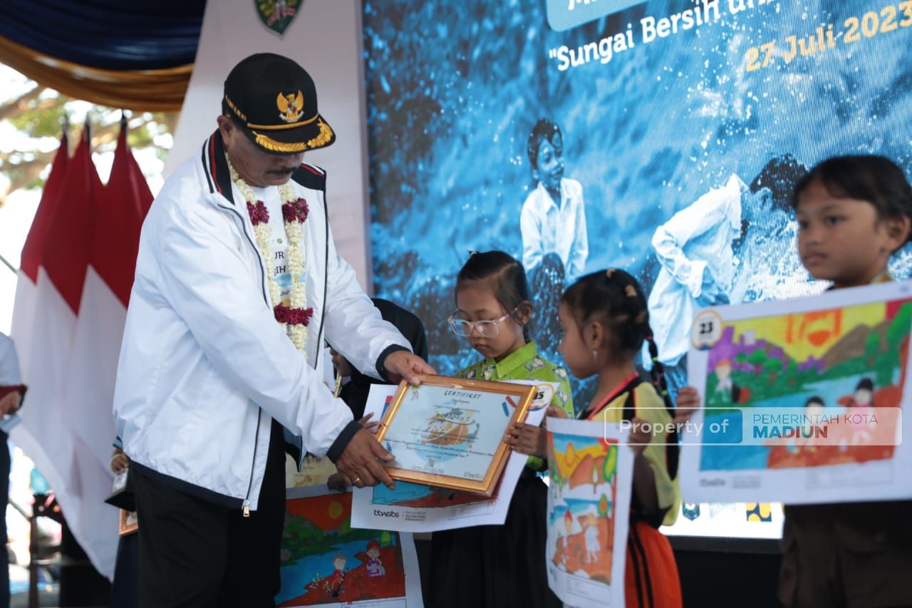 Foto 11 dari 12: BBWS Bengawan Solo Gelar Peringatan Hari Sungai Nasional di Kota Madiun, Wali Kota Beri Apresiasi