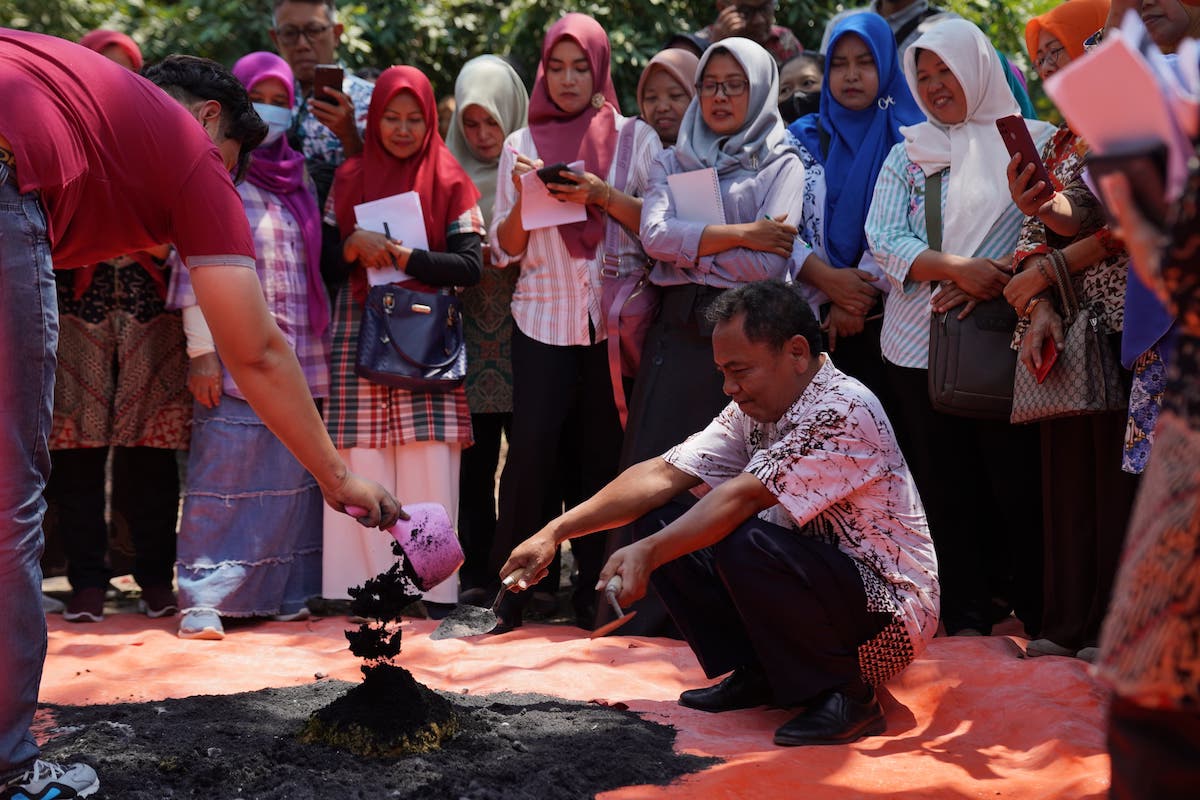 Foto 6 dari 8: Optimalkan Keberadaan P2L, DKPP Beri Pelatihan Pembuatan Nutrisi Tanaman