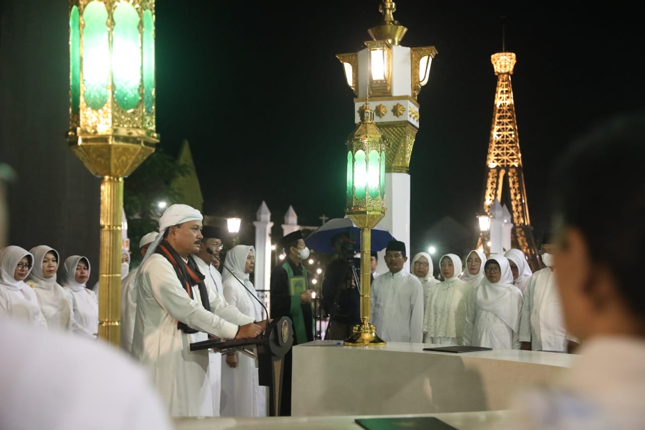 Foto 6 dari 10: Lantik Pengawas Dan Kepala Sekolah, Wali Kota : Jadilah Teladan Dan Terus Belajar