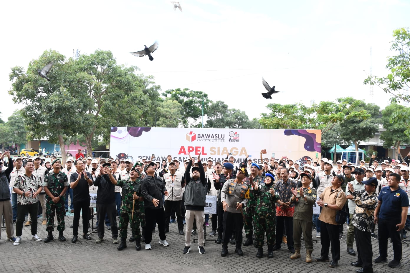 Foto utama berita: Hadiri Apel Siaga Pengawasan Pemilu 2024, Wali Kota: Kota Madiun Ready Semua