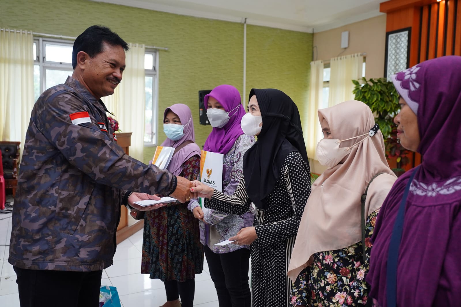 Foto 7 dari 10: Gelar Cangkrukan dan Halal Bihalal Bersama, Wali Kota Harap Kerukunan dan Keamanan Kota Tetap Terjaga