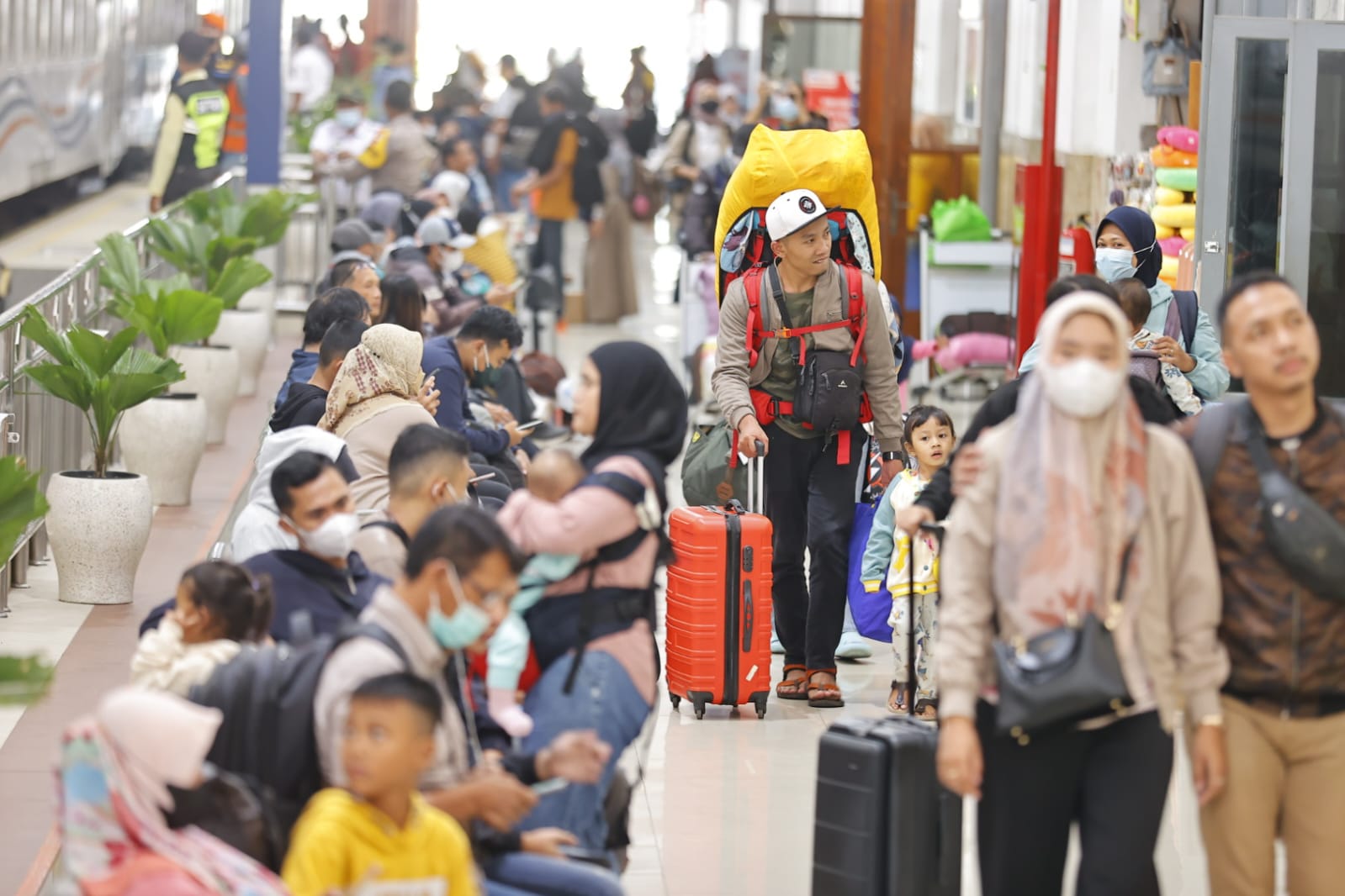 Mudik Menggunakan Kereta Api