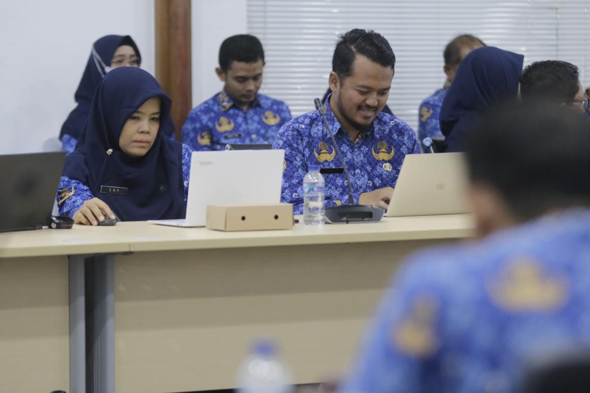 Foto 8 dari 12: Pj. Wali Kota Pimpin Monev Implementasi Smart City Kota Madiun Sekaligus Luncurkan Proper Pelatihan Kepemimpinan