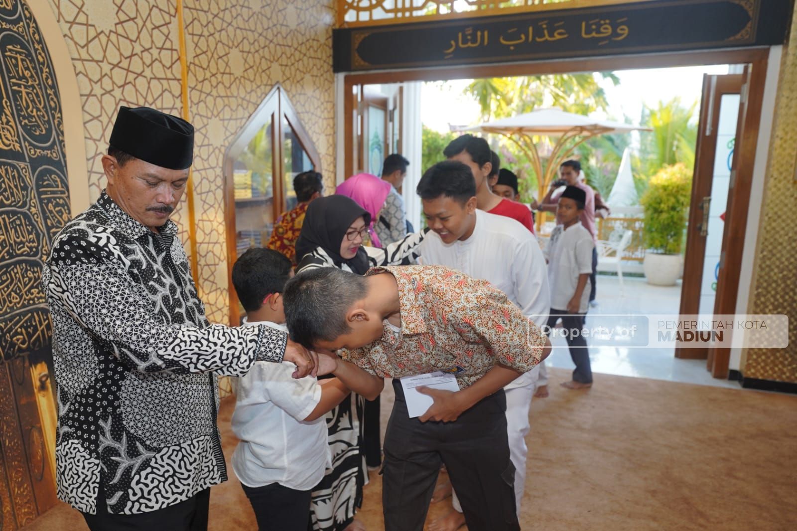 Foto 9 dari 9: Santuni Anak Yatim Piatu, Wali Kota Harap Beri Manfaat Bagi Kehidupan