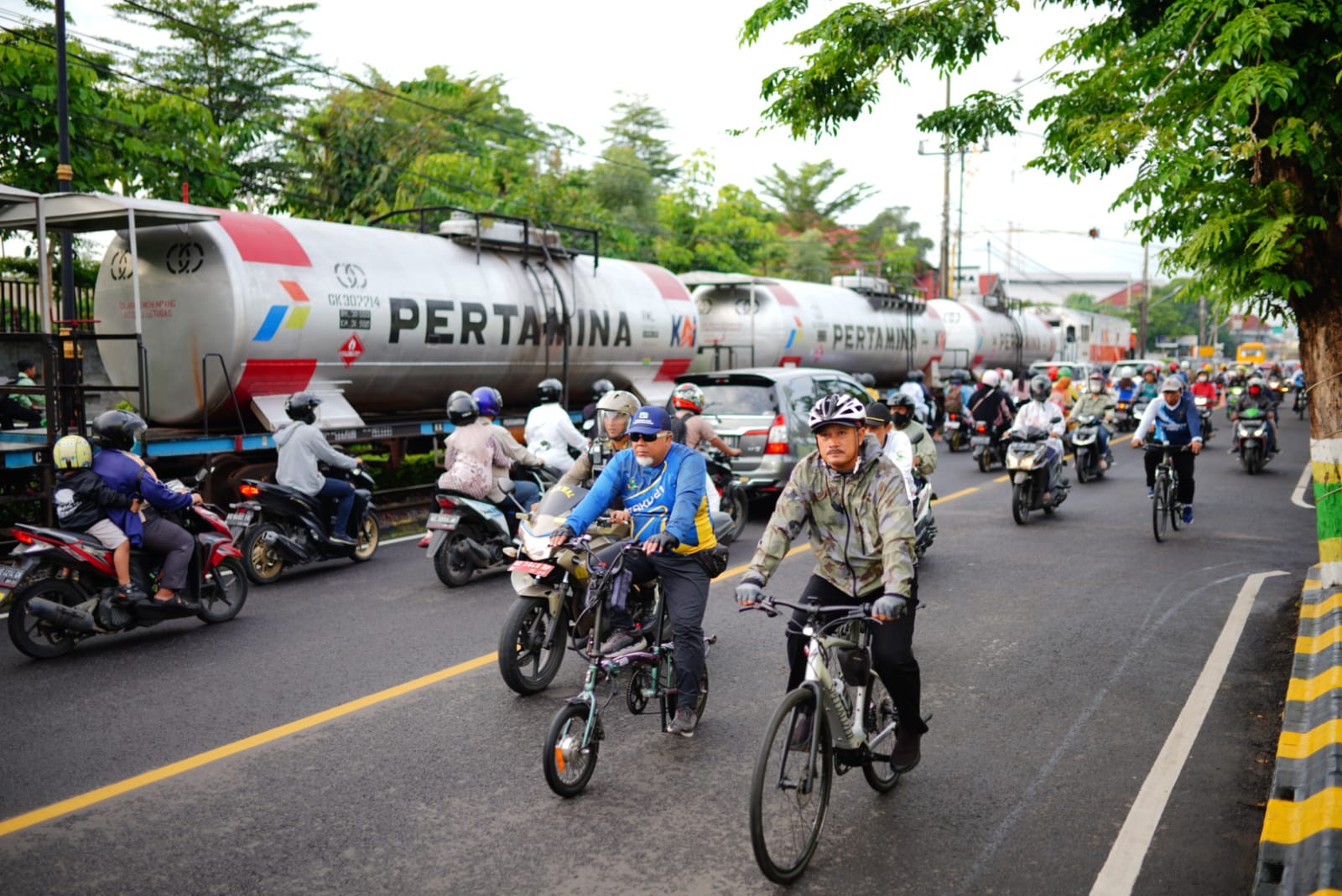 Foto 4 dari 10: Tinjau Lokasi Usulan Musrenbang di Tiga Kelurahan, Wali Kota Juga Berdialog dengan Masyarakat Bahas Pembangunan