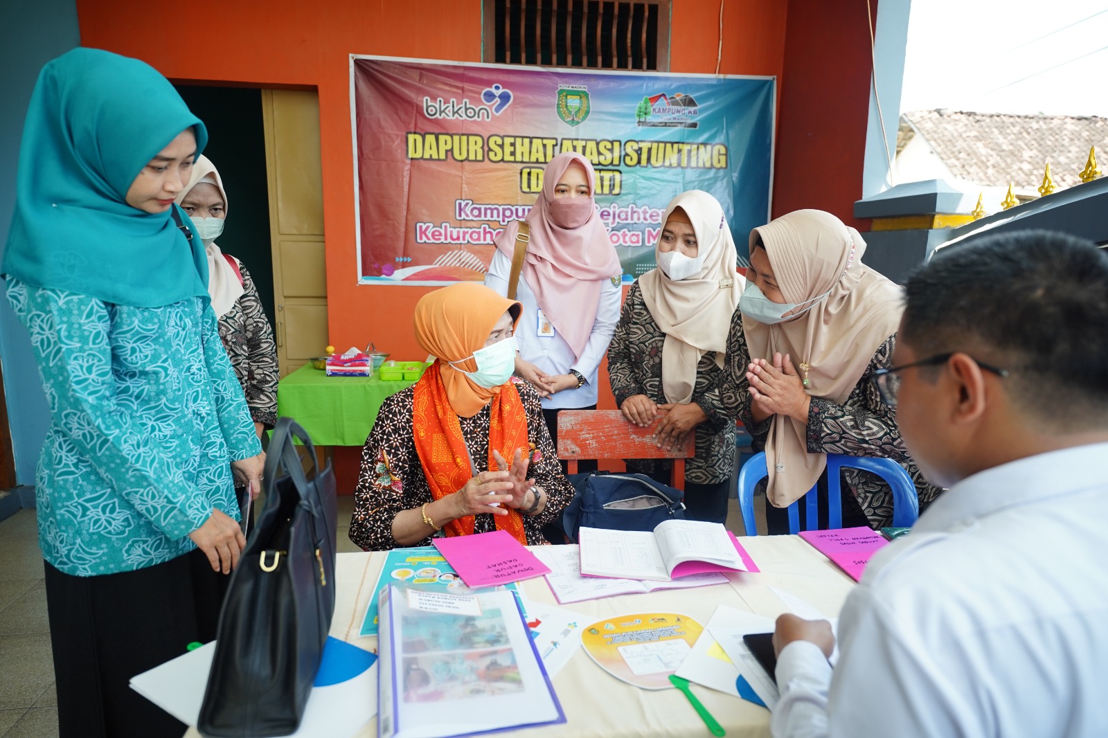 Foto 5 dari 10: Masuk Nominasi Kampung KB Kategori Penguatan, Kelurahan Klegen Terima Tim Juri Kunjungan Lapangan