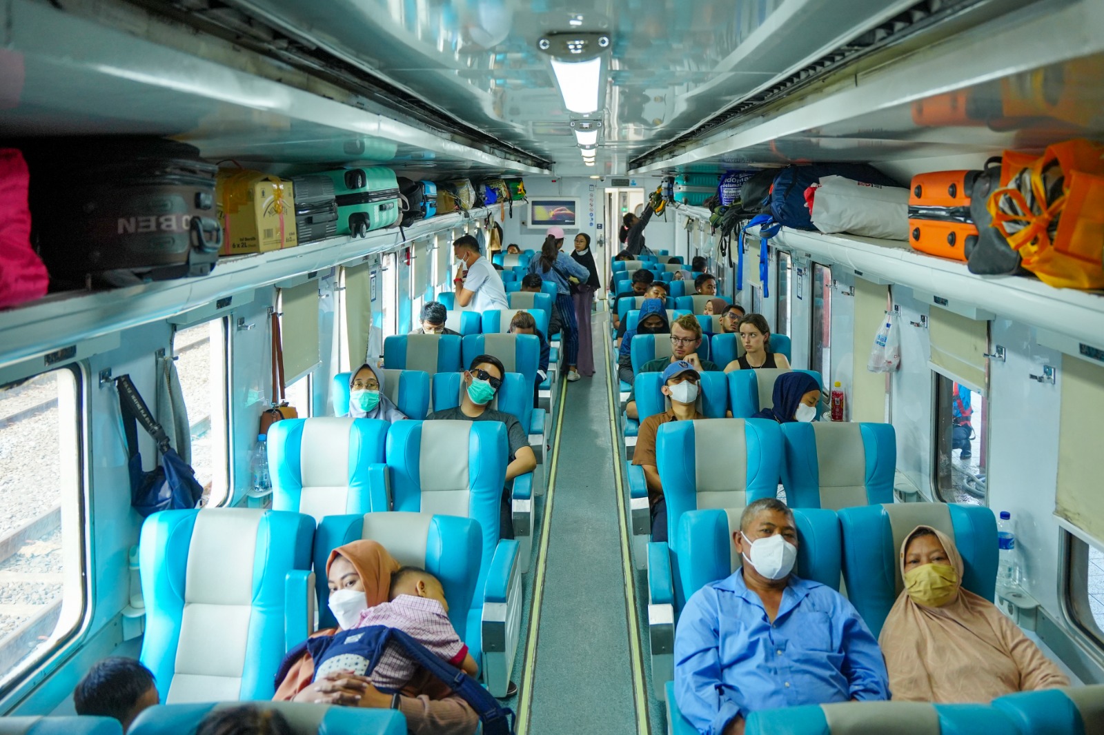 Foto 8 dari 8: Arus Balik Lebaran, Stasiun KA Terpantau Ramai Tertib