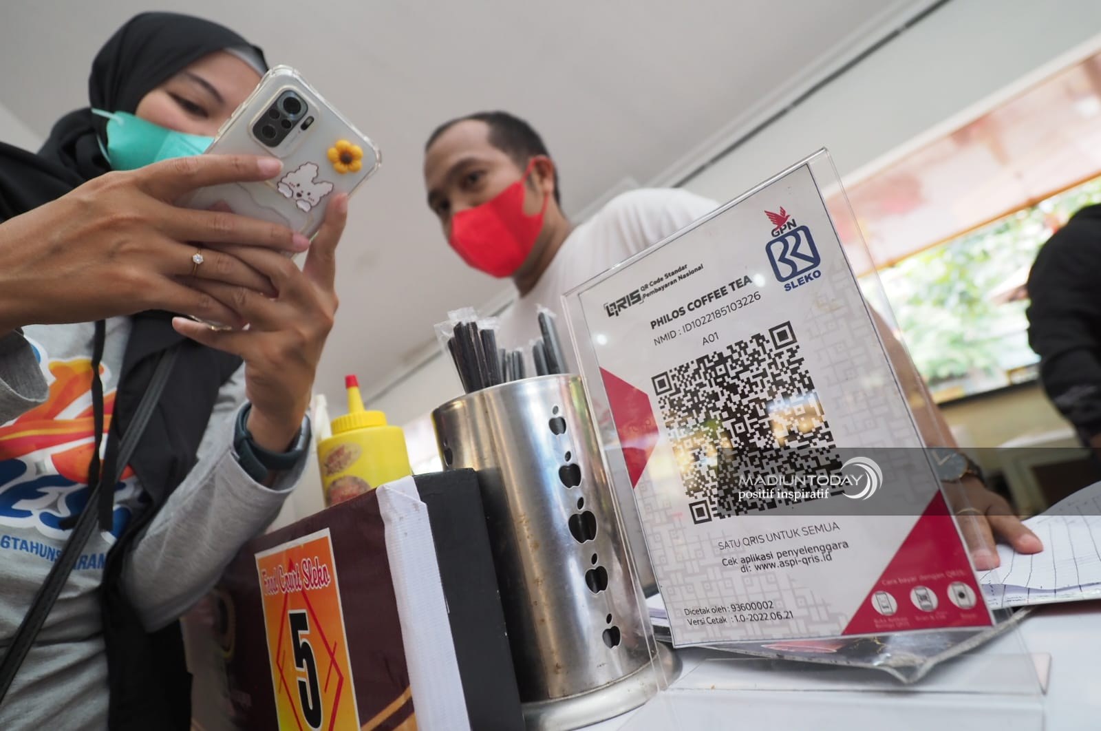 Manfaatkan IT Di Semua Lini, Pedagang Pasar Sleko Manfaatkan QRIS Kini