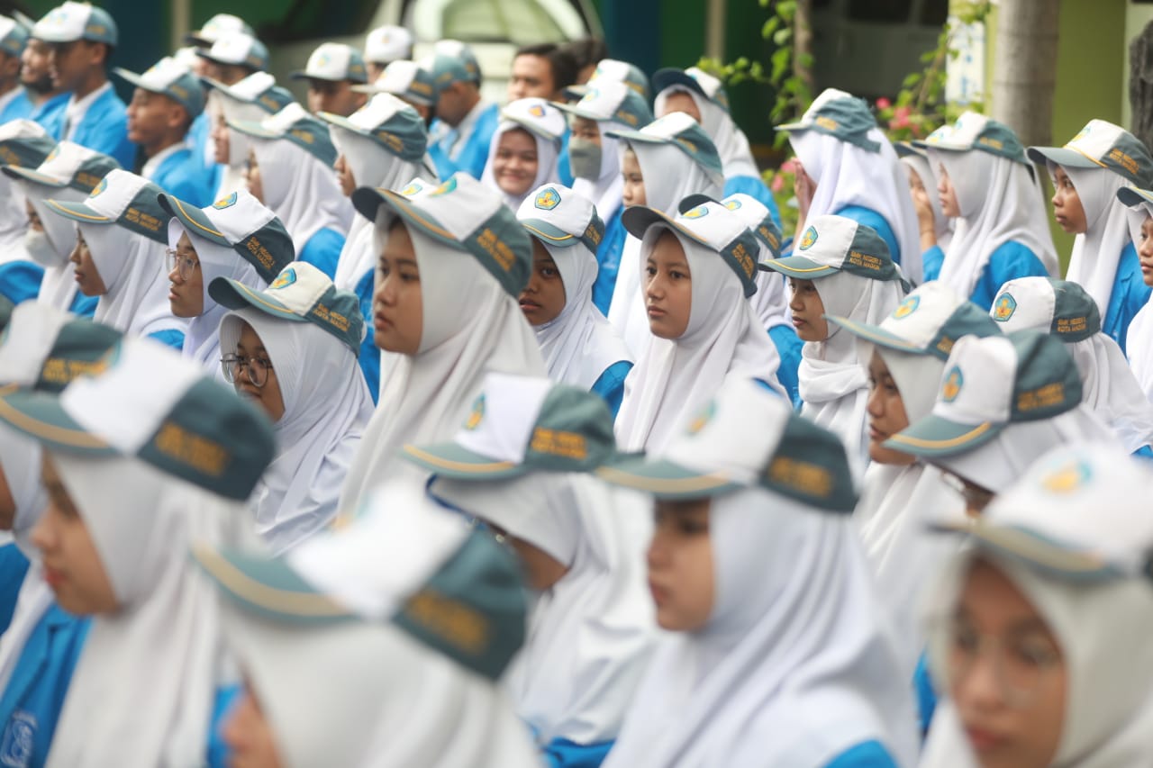 Foto 9 dari 13: Jadi Pembina Upacara di SMKN 3, Wali Kota: Kota Kita Kota Layak Anak, Mari Kita Jaga Bersama