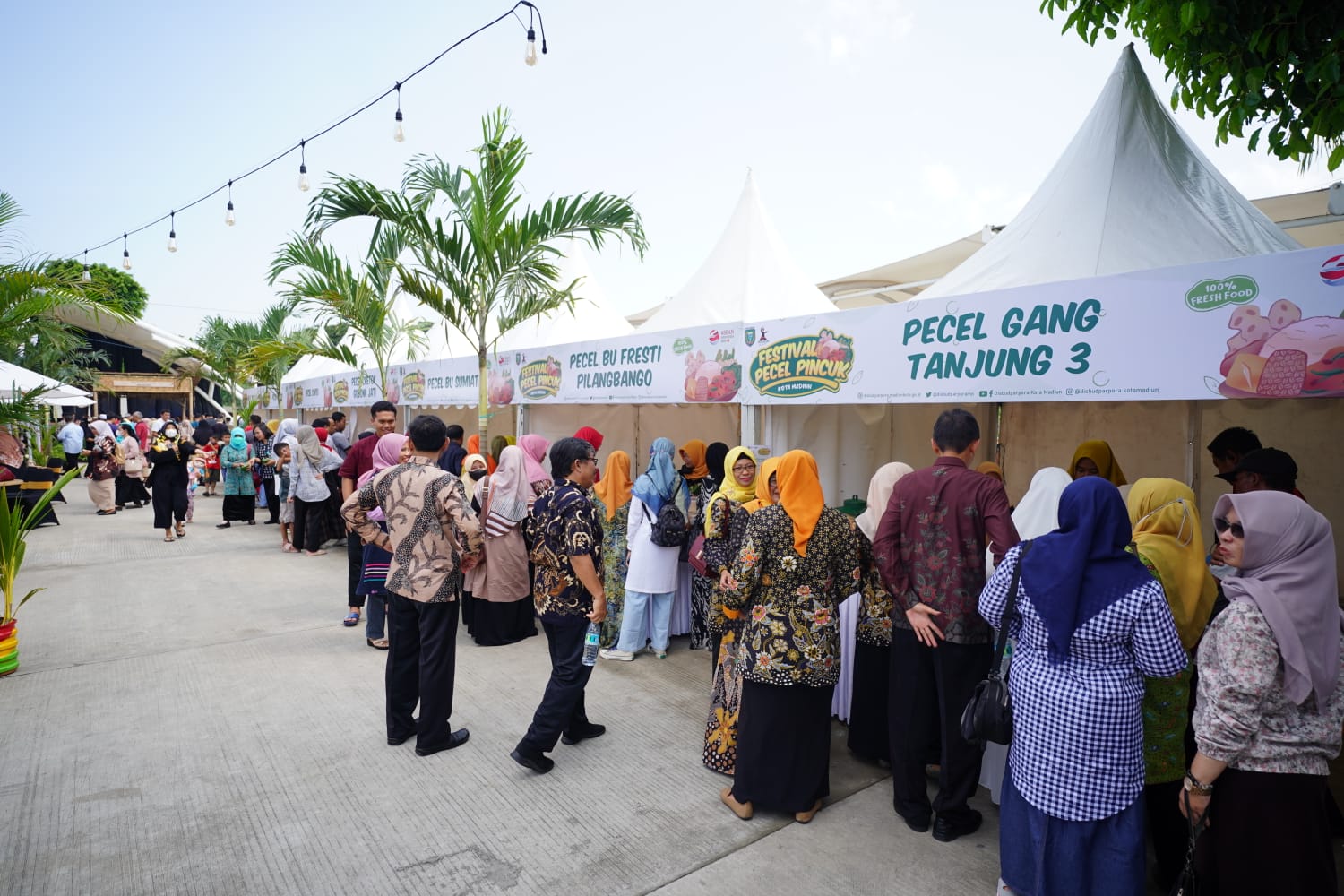 Foto 10 dari 10: Festival Pecel Pincuk Resmi Dimulai, Pemkot Siapkan 600 Porsi Gratis Hari Ini
