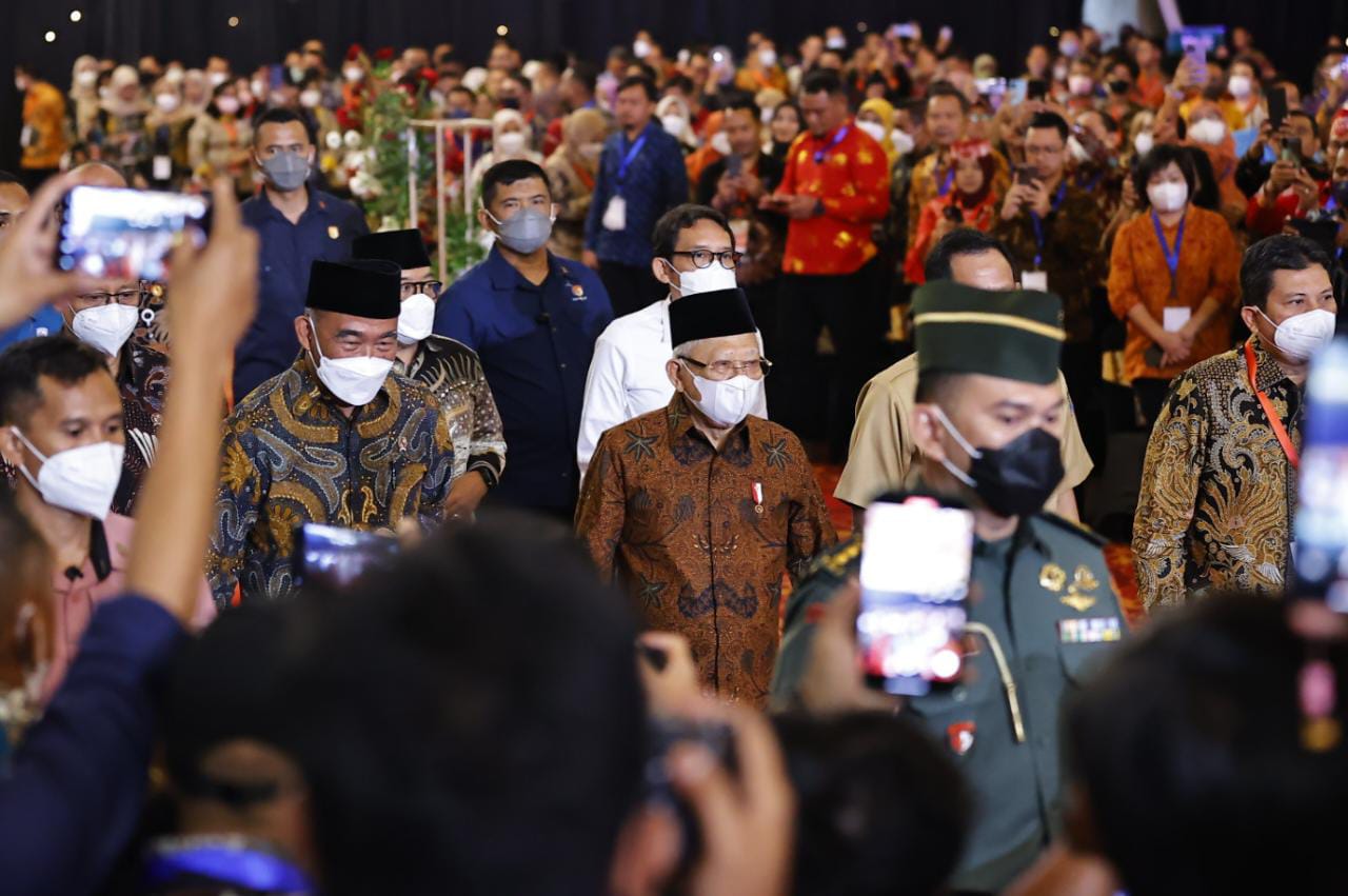 Foto 7 dari 8: Beri Jaminan Kesehatan Masyarakat Secara Menyeluruh, Pemkot Raih Penghargaan UHC dari Pusat