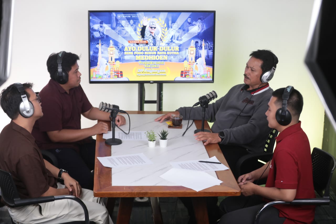 Foto 1 dari 5: Jadi Narasumber Podcast Di Jogja, Wali Kota Beri Inspirasi Bagi Anak Muda