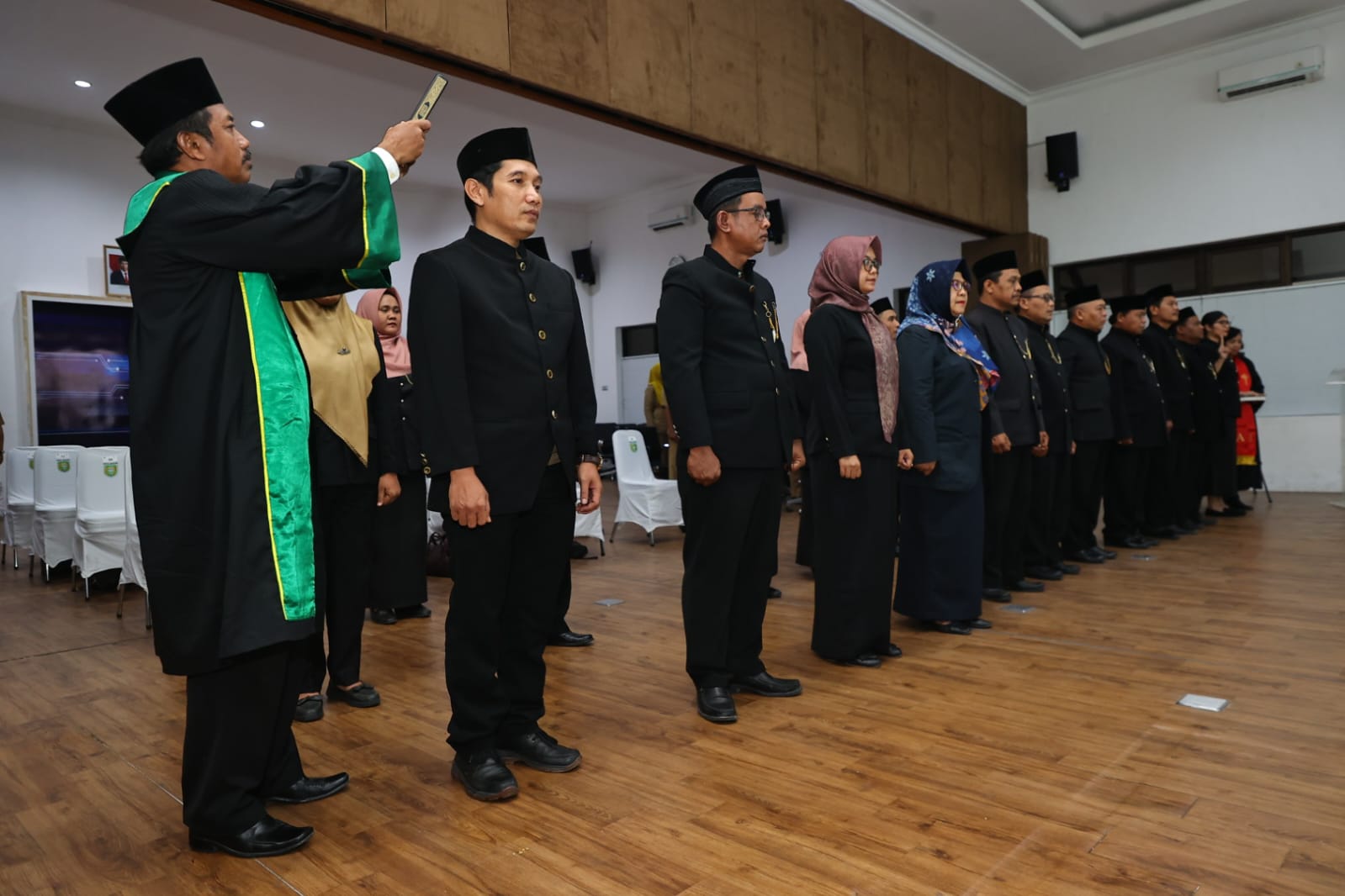 Foto 6 dari 10: Lantik 23 Pejabat, Wali Kota Sebut Masih Ada Pergeseran Lagi Dalam Waktu Dekat