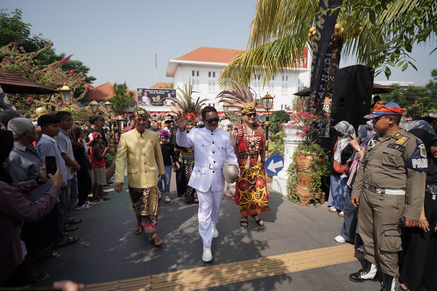 Foto 13 dari 14: Buka Madiun Carnival Harmoni Budaya Nusantara, Wali Kota Harap Jadi Moment Berkesan Hari Jadi ke-105