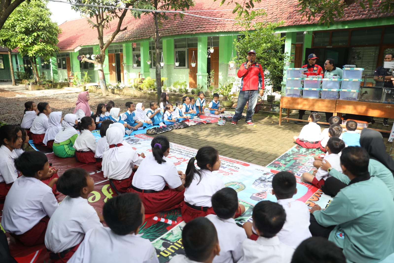 Foto 3 dari 6: SDN Sukosari Gandeng Brem Kenalkan Reptil Pada Siswa