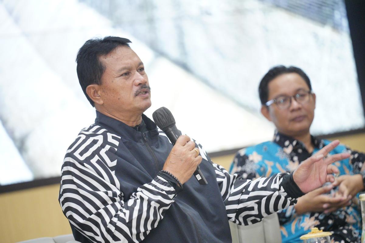 Foto 1 dari 8: Sarasehan HUT LPPL Radio Suara Madiun, Wali Kota: Jangkauan Pendengar Radio Harus Semakin Diperluas