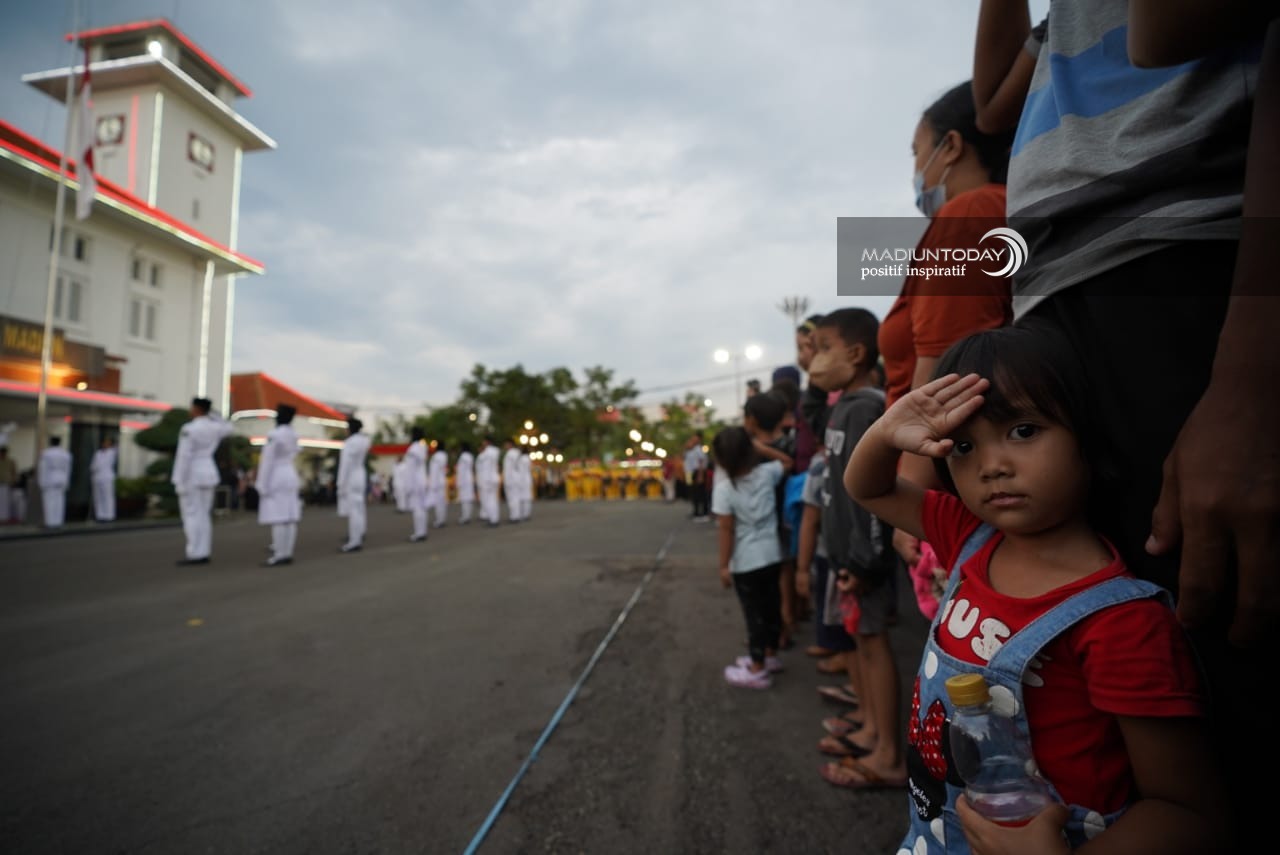 Foto 10 dari 11: Mendung Bukan Halangan, Parade Senja Tetap Jadi Pilihan