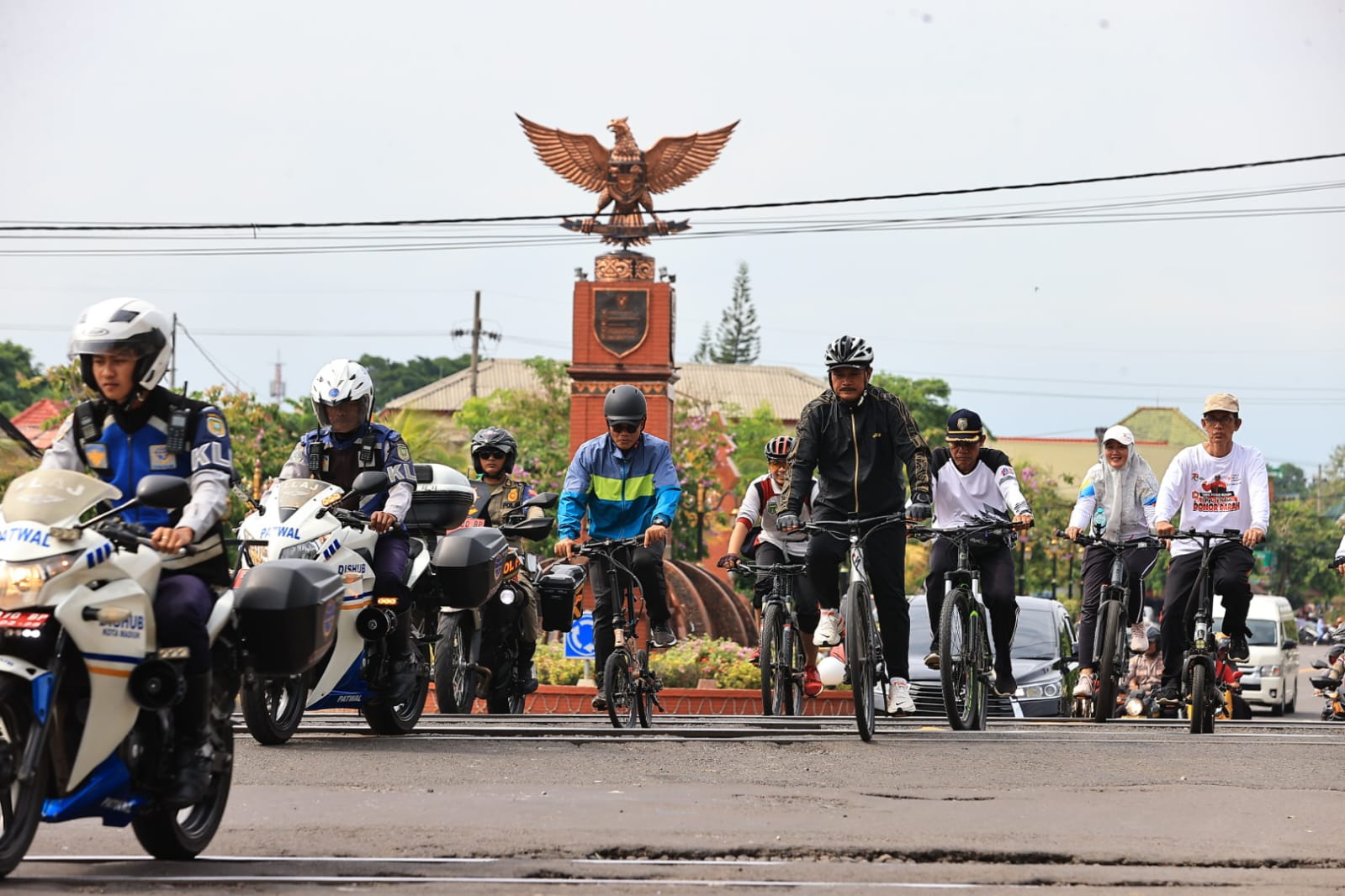 Foto 1 dari 8: Gowes Disambung Apel Di Gedung Bersama, Wali Kota : ASN Melayani Masyarakat