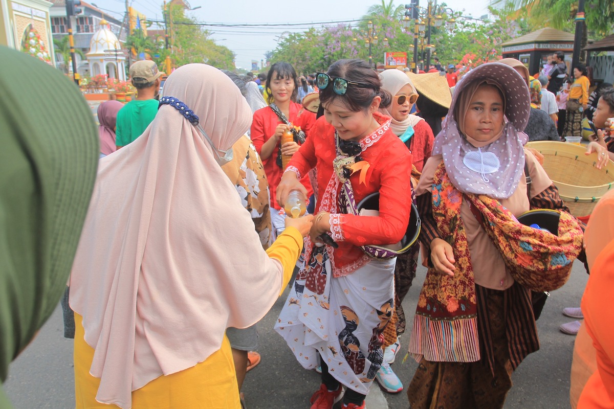 Foto 8 dari 9: Diikuti 1.300 Penjual Jamu, Festival Jamu Gendong Nusantara di Kota Madiun Siap Pecahkan Rekor MURI