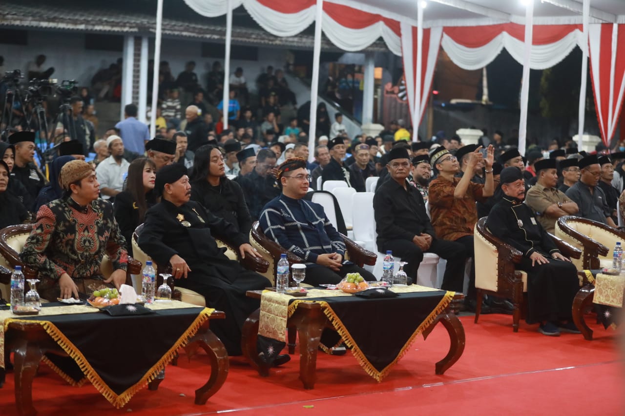 Foto 5 dari 9: Hadiri Pagelaran Wayang Kulit dan Tasyakuran PSHT, Pj Wali Kota Beri Apresiasi