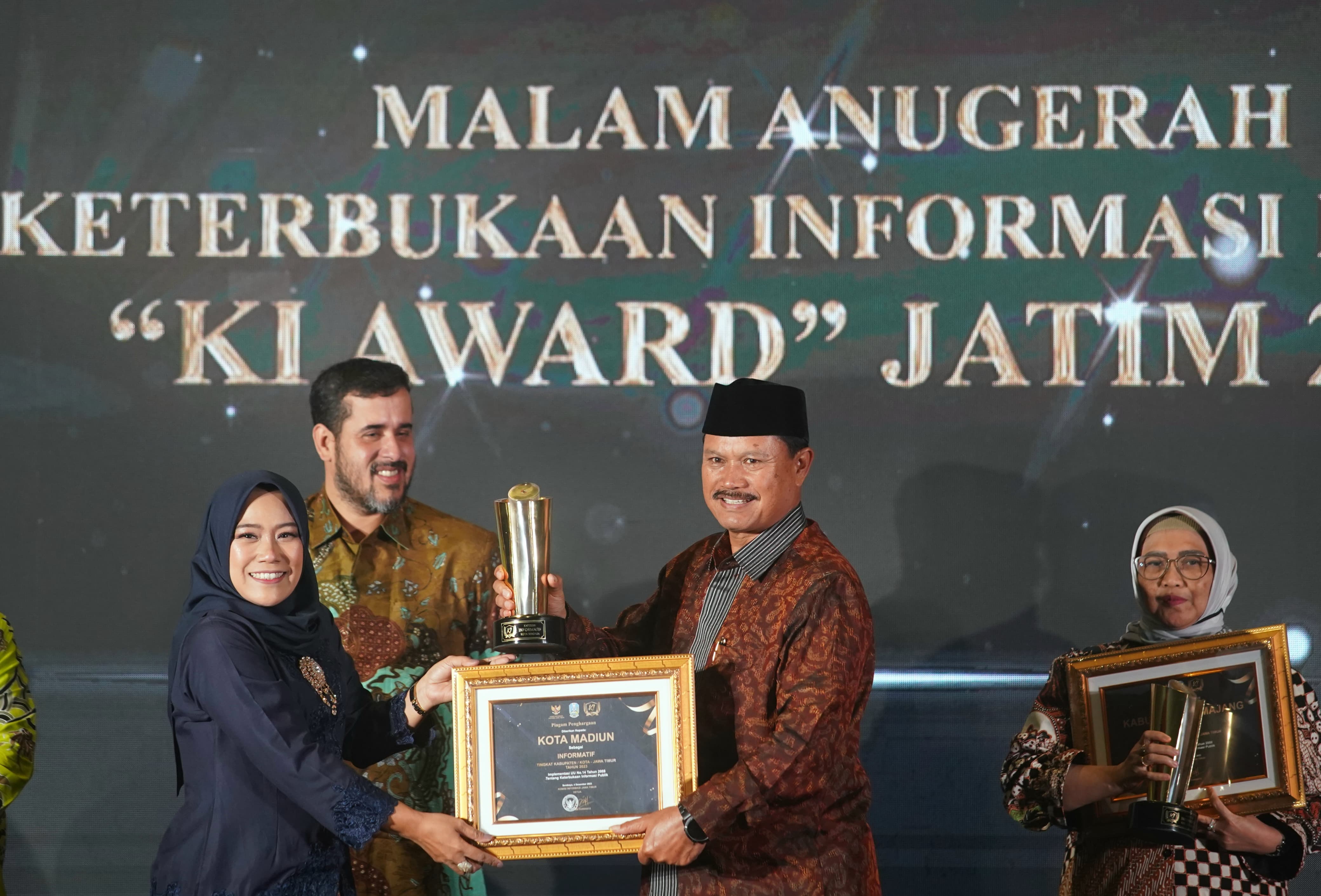 Foto utama berita: Kota Madiun Sabet Anugerah KI Award Jatim Kategori Kota Informatif