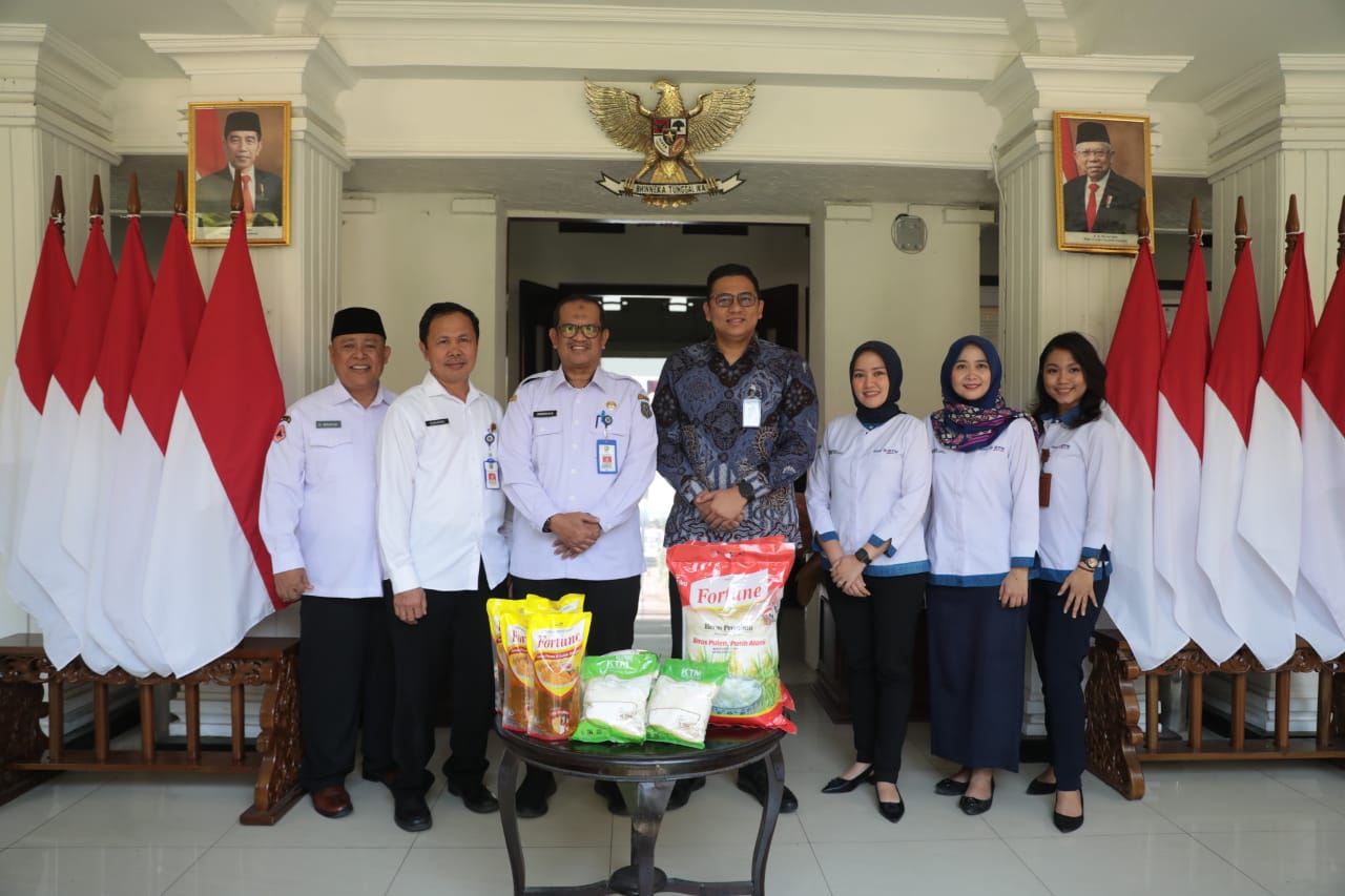 Foto 6 dari 7: Peduli Masyarakat, BTN Salurkan Bantuan Sembako Lewat Pemkot Madiun