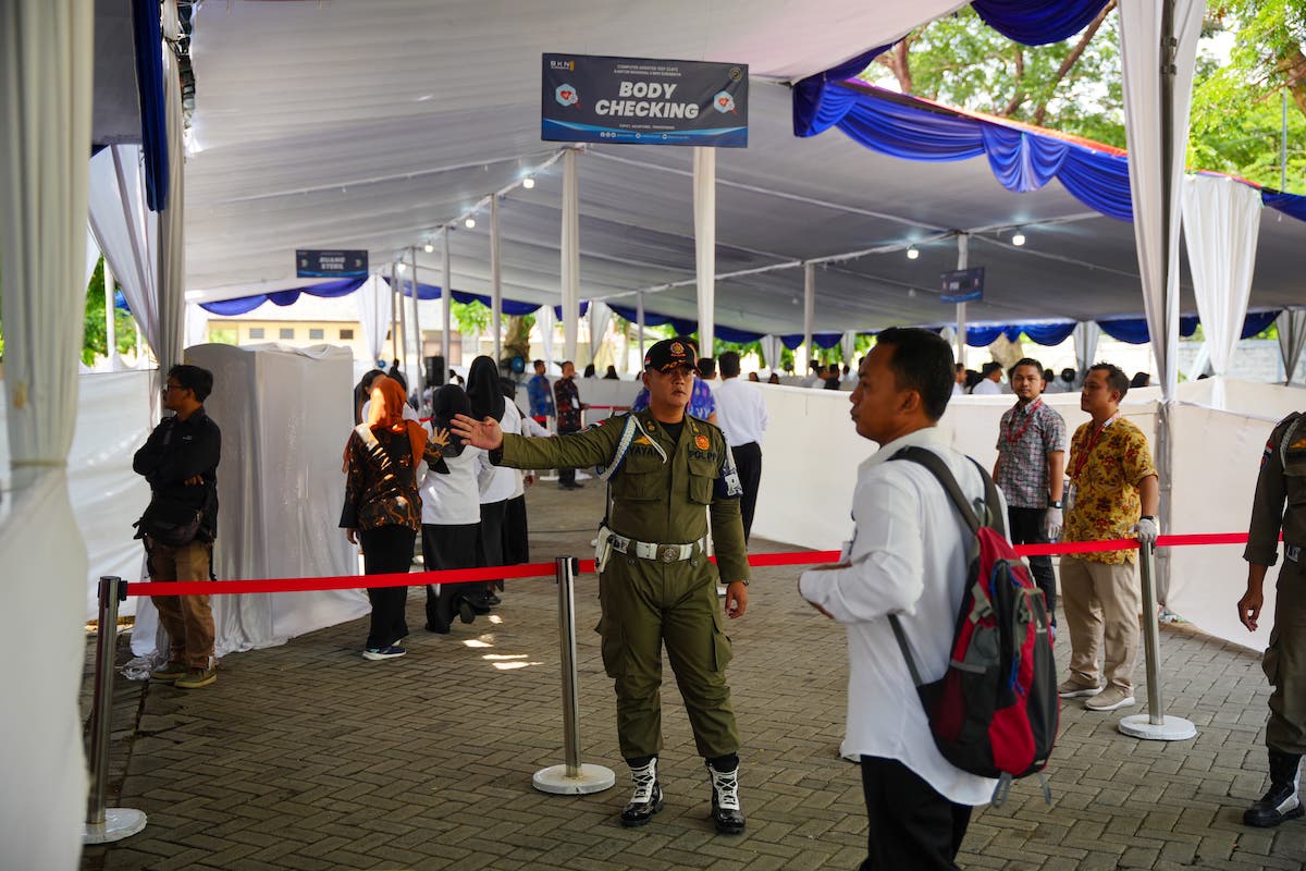 Foto 7 dari 7: Duh! Peserta Tes CPNS/PPPK Kedapatan Bawa Jimat Hingga Contekan Jelang Masuk Ruang Ujian
