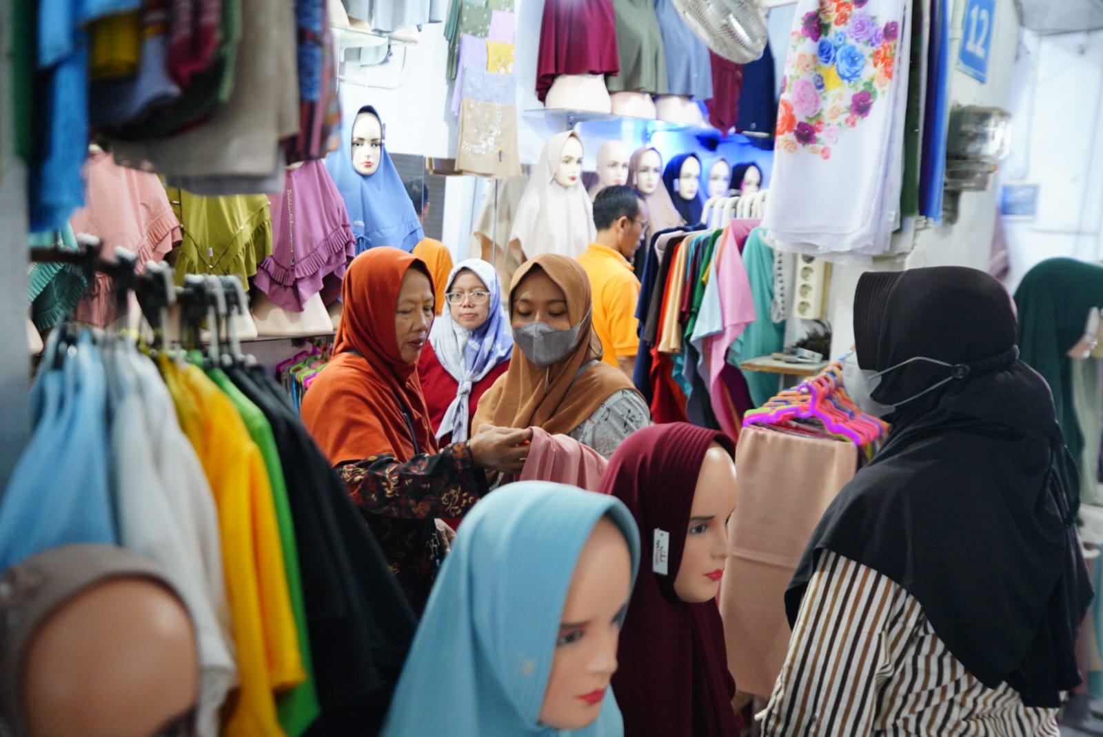 Foto 8 dari 8: Jelang Lebaran, Perputaran Ekonomi Di PBM Alami Peningkatan