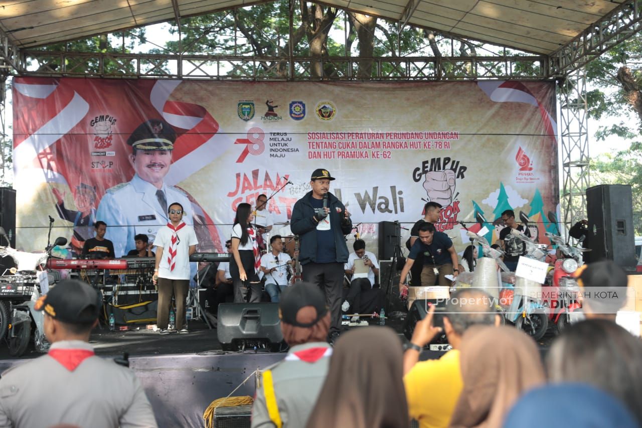 Jalan Sehat Bersama Siswa SMA/SMK, Wali Kota Sosialisasikan Peraturan Perundang-undangan Tentang Cukai