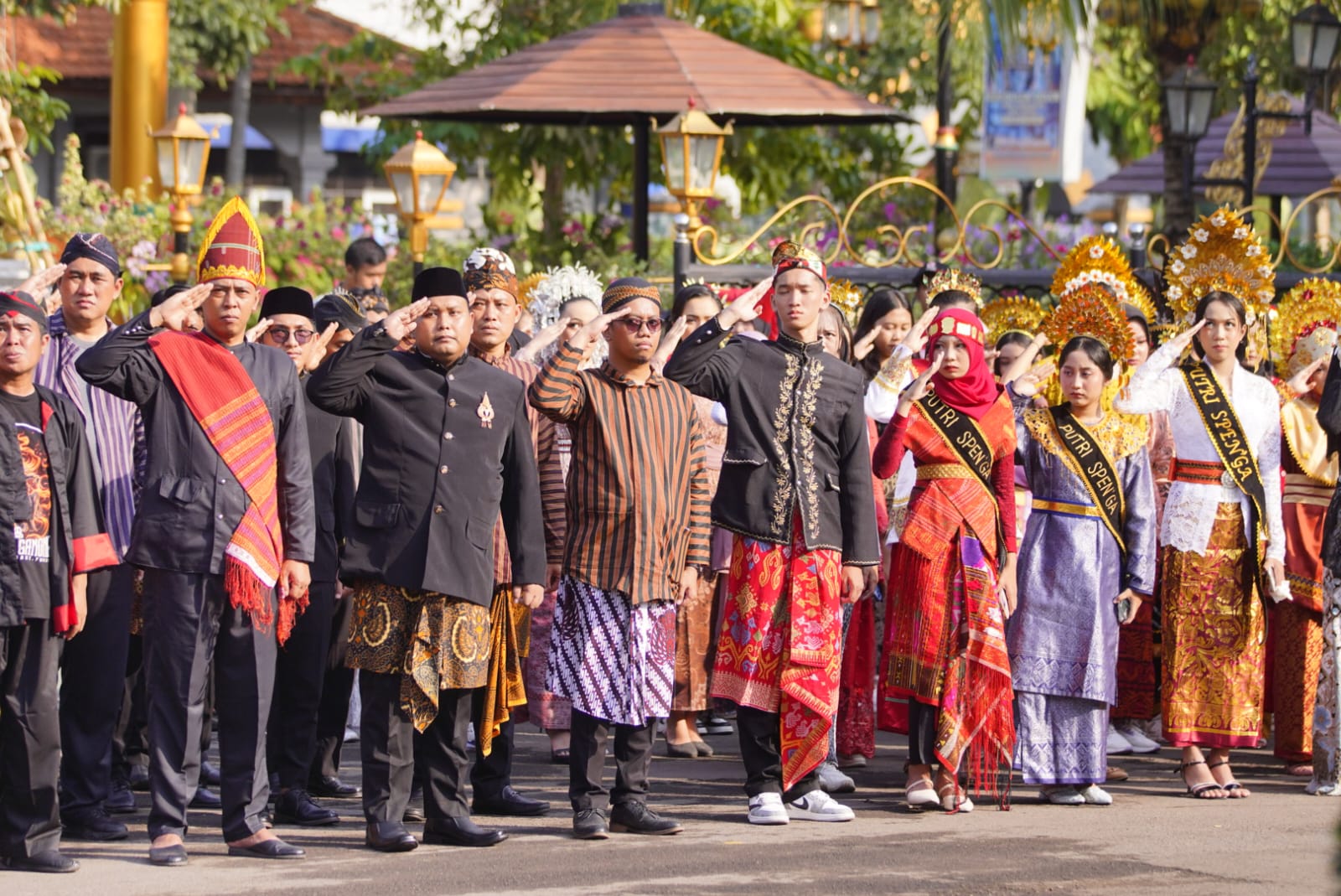 Berbaju Adat Nusantara, Pemkot Madiun Gelar Upacara Hardiknas