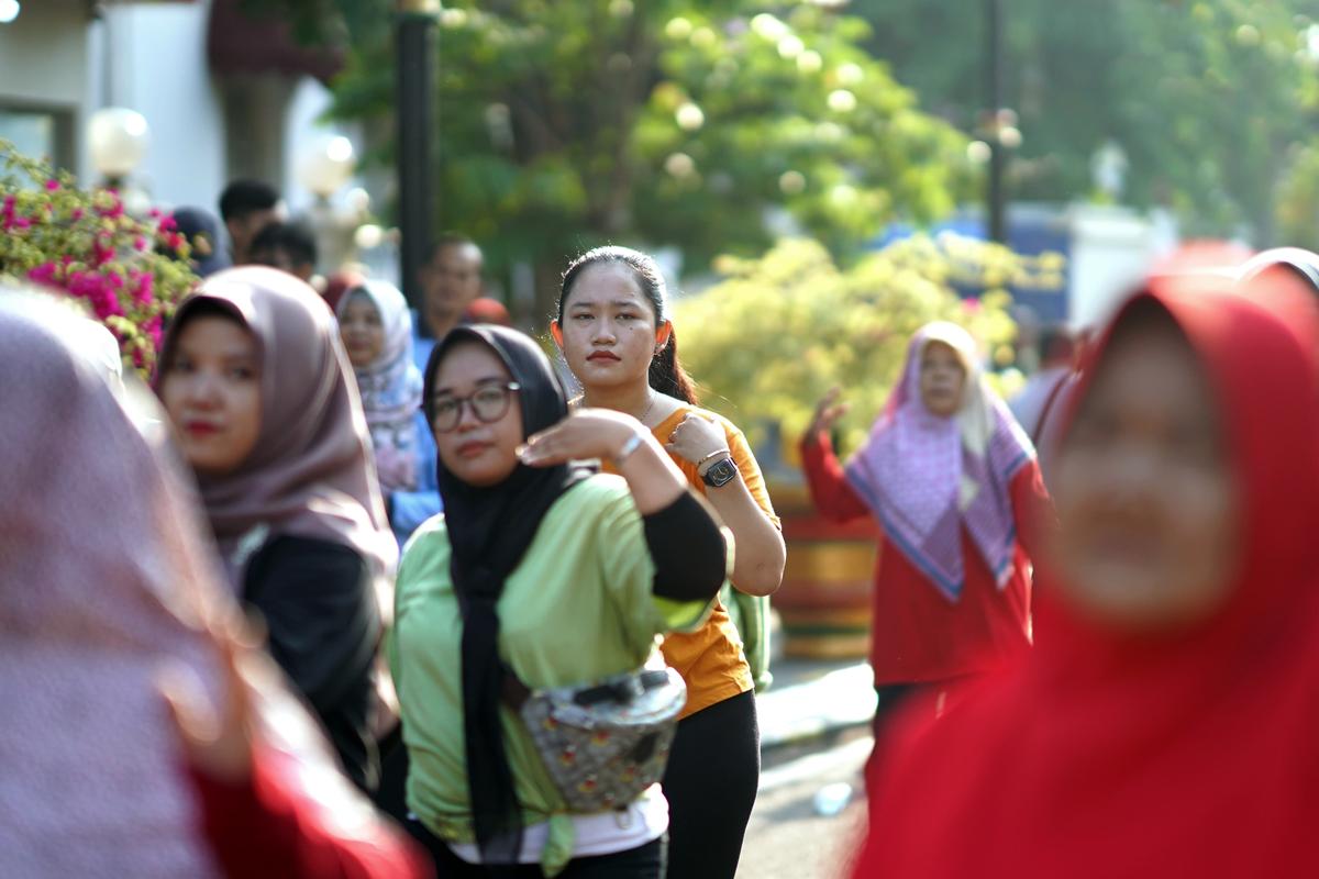 Foto 9 dari 9: Ajak Masyarakat Sehat, Wali Kota Gelar Senam Massal Di PSC