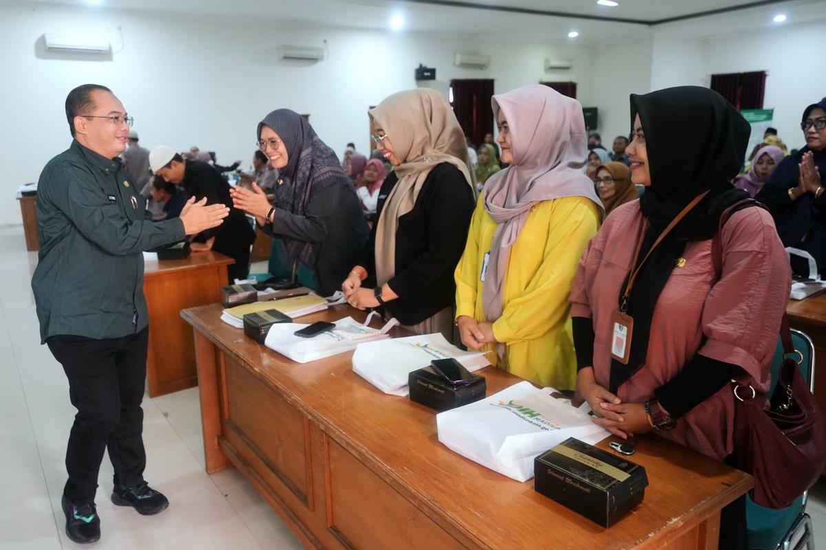 Foto 10 dari 11: Berbatasan Langsung dengan Masyarakat, Pemkot Madiun Bekali Modin dan Kepala Seksi Pemberdayaan Melalui Penyuluhan Hukum