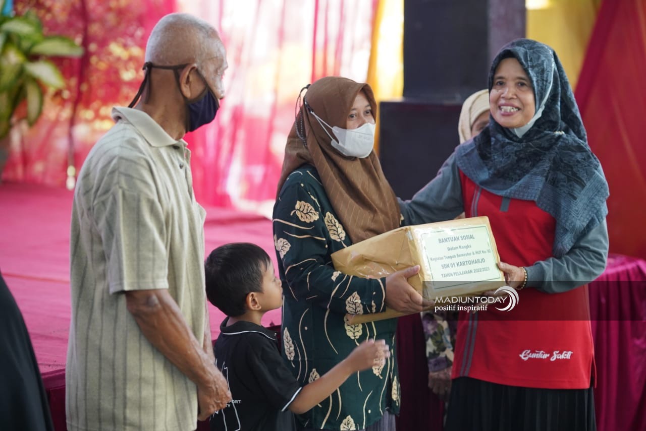 Foto 10 dari 12: Ajak Anak Lestarikan Kearifan Lokal, SDN 01 Kartoharjo Luncurkan Buku Bahasa dan Sopan Santun Bahasa Jawa