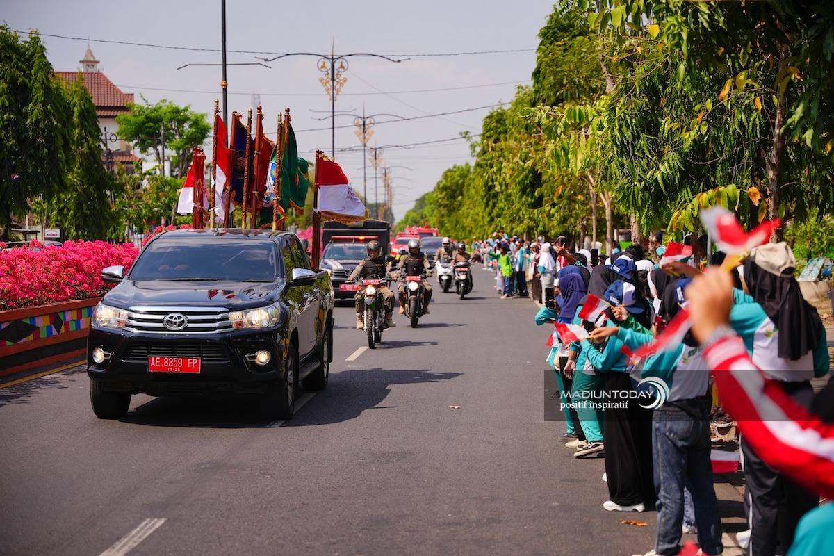 Foto 3 dari 9: Penyambutan Luar Biasa Kirab Pataka Jer Basuki Mawa Beya