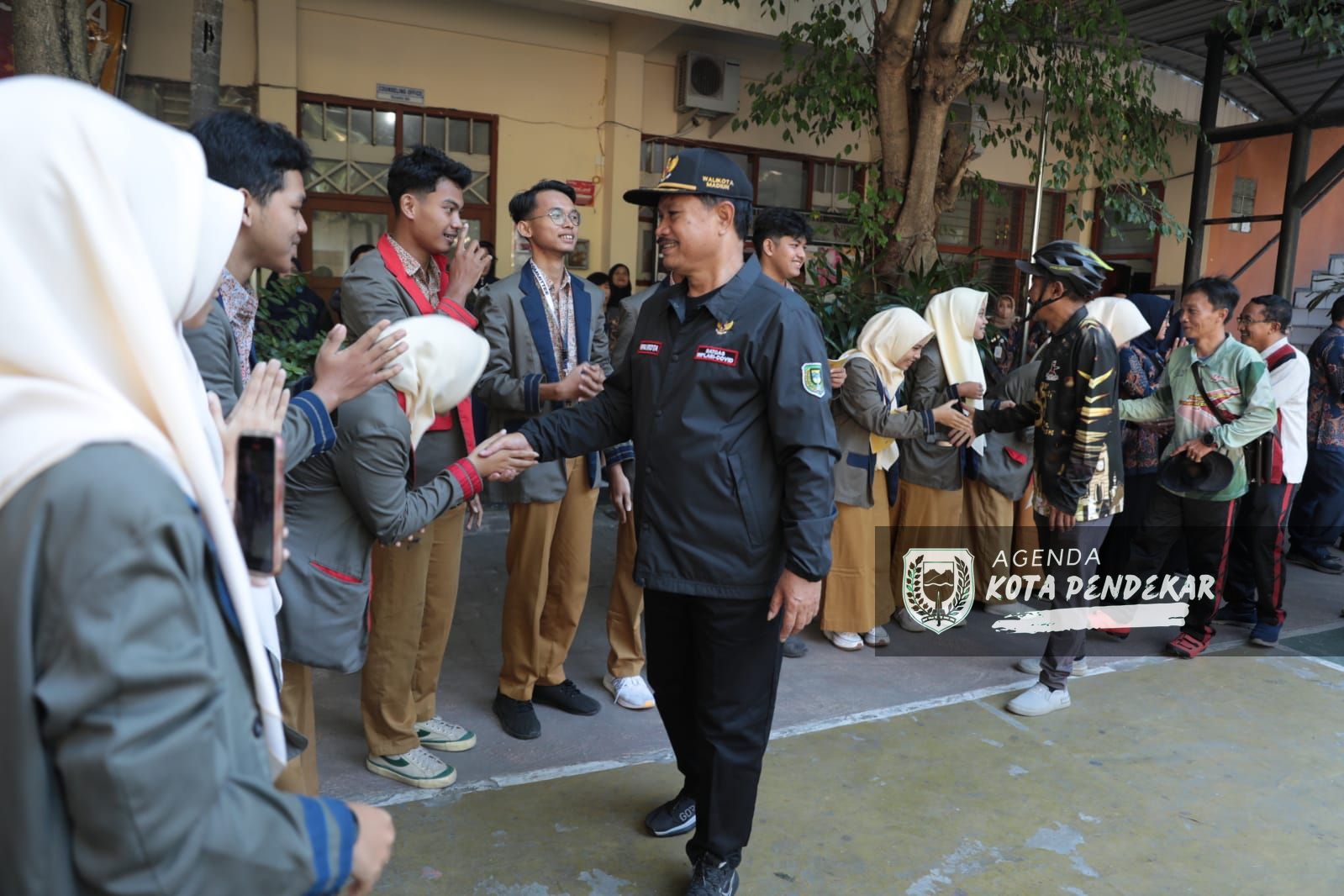 Foto 4 dari 9: Jadi Pembina Apel MPLS Smada, Wali Kota Ingatkan Pentingnya MPLS Antikekerasan