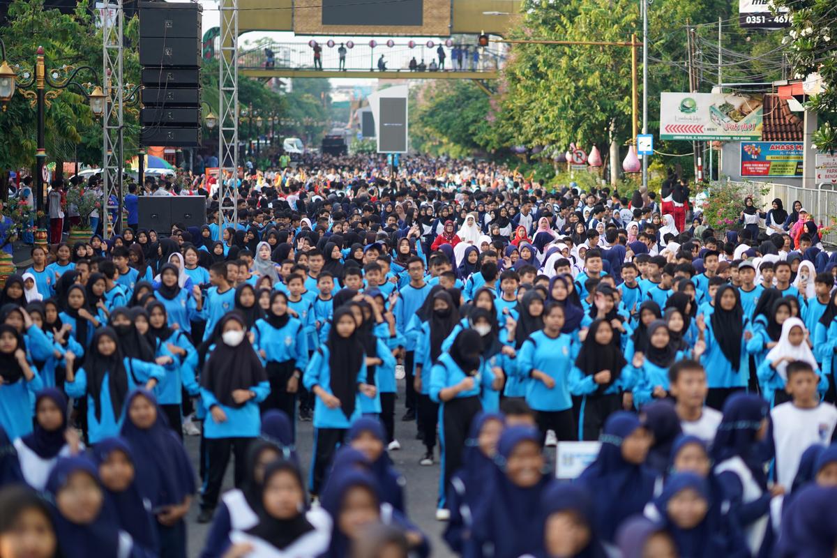 Foto 4 dari 9: Ajak Masyarakat Sehat, Wali Kota Gelar Senam Massal Di PSC