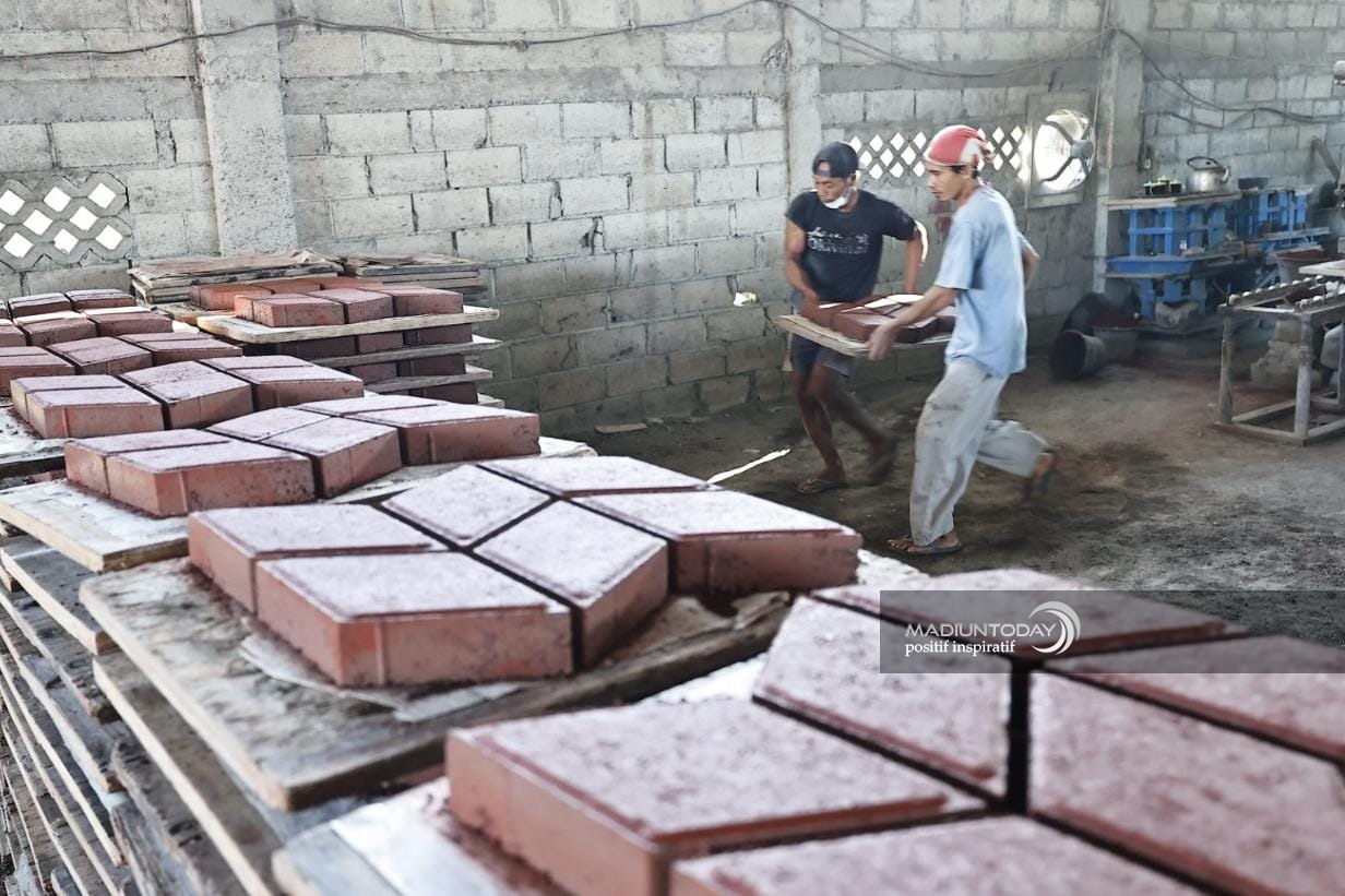 Cek Tempat Produksi, Wali Kota Pastikan Proyek Pavingisasi 44 Ribu Meter On Progres