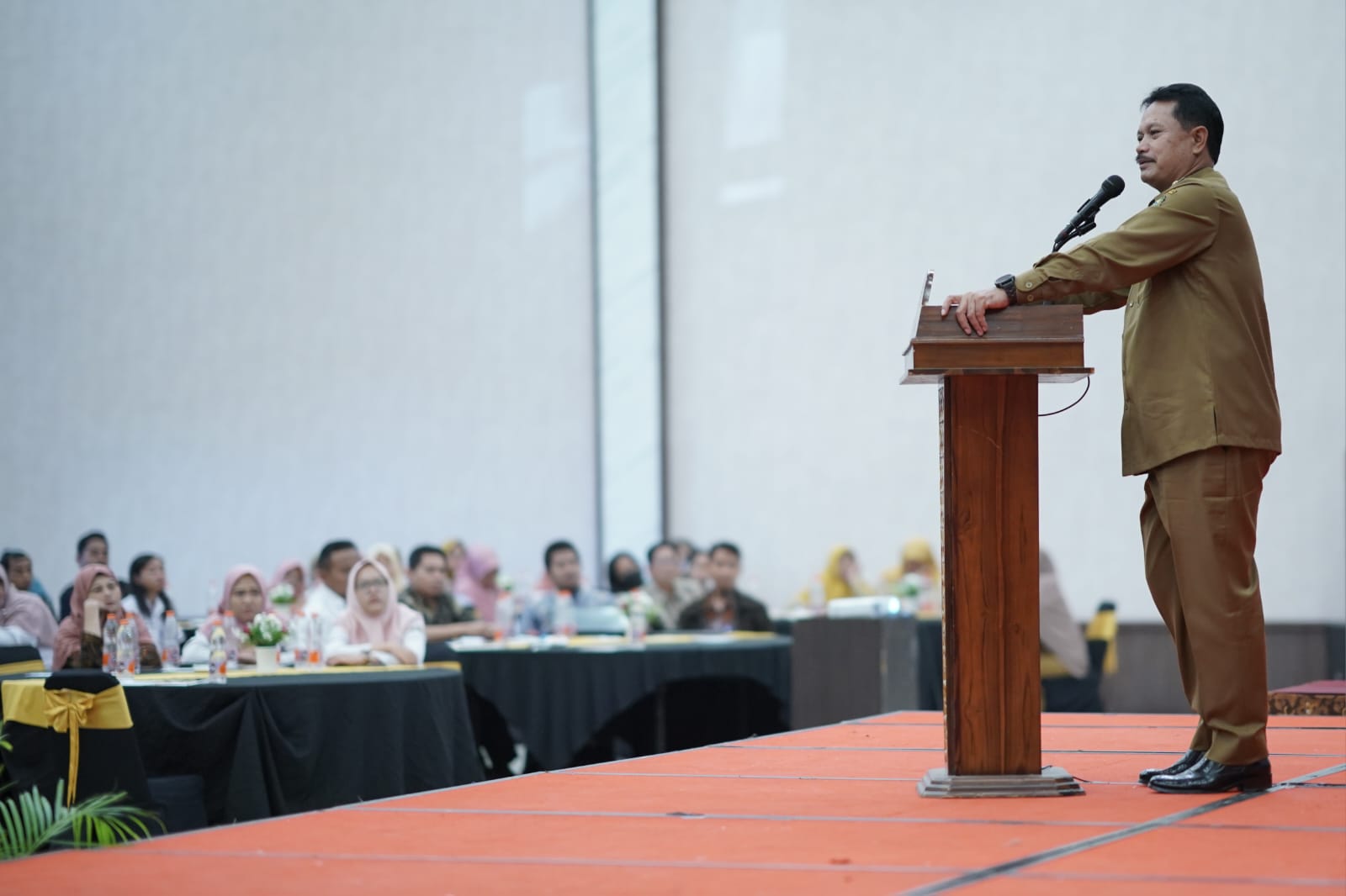 Foto 8 dari 9: Buka Workshop Penyusunan Kurikulum Merdeka Belajar, Wali Kota: Kita Persiapkan Generasi Emas 2045 dari Sekarang