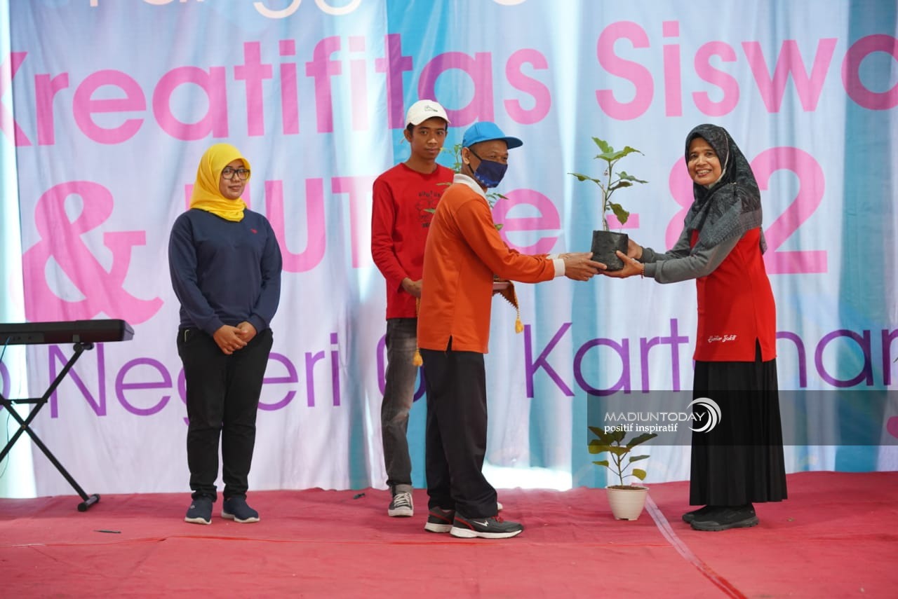 Foto 9 dari 12: Ajak Anak Lestarikan Kearifan Lokal, SDN 01 Kartoharjo Luncurkan Buku Bahasa dan Sopan Santun Bahasa Jawa