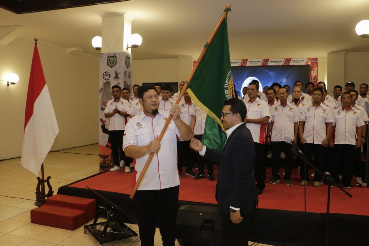 Foto 2 dari 10: Hadiri Pengukuhan Pengurus Askot PSSI, Wali Kota Maidi: Harus Berprestasi