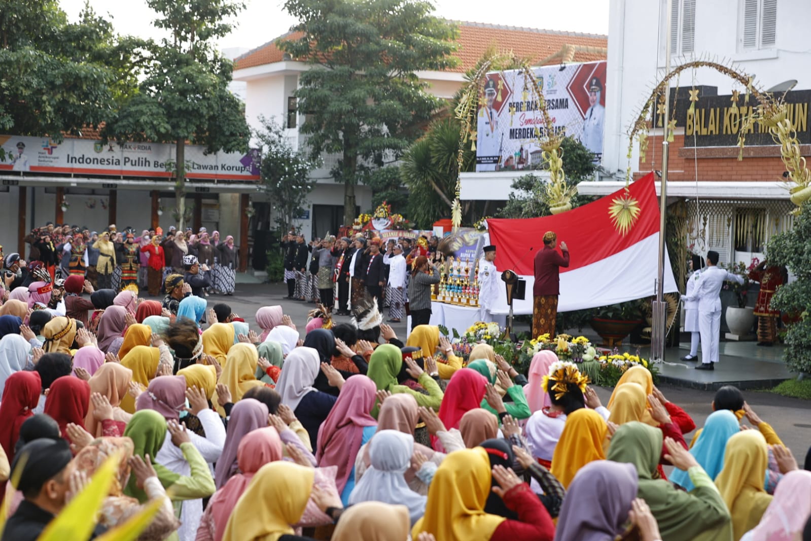 Foto 2 dari 10: Gelar Upacara Hardiknas 2023, Wali Kota Harap Pendidikan Makin Dinamis