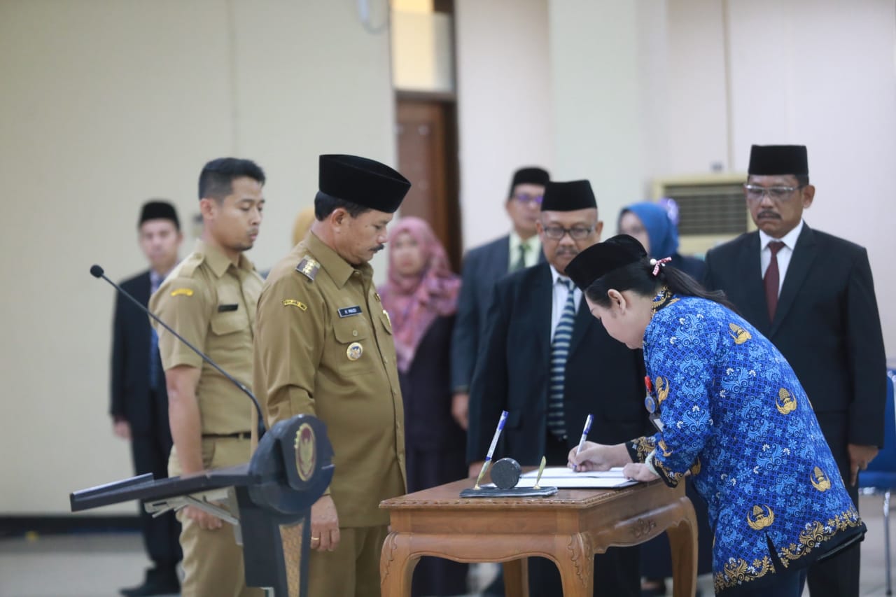 Foto 6 dari 16: Pengambilan Sumpah Jabatan dan Pelantikan PPPK, Wali Kota Dr. Maidi: Apa yang Diucapkan Harus Dijalankan