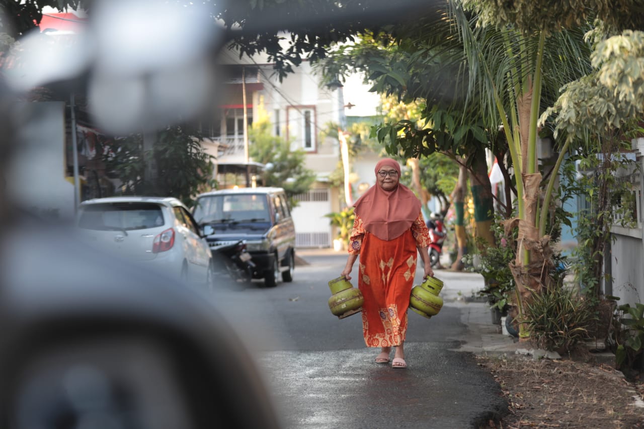 Foto 1 dari 3: Pertamina Jamin Ketersediaan LPG 3 Kilogram  Aman