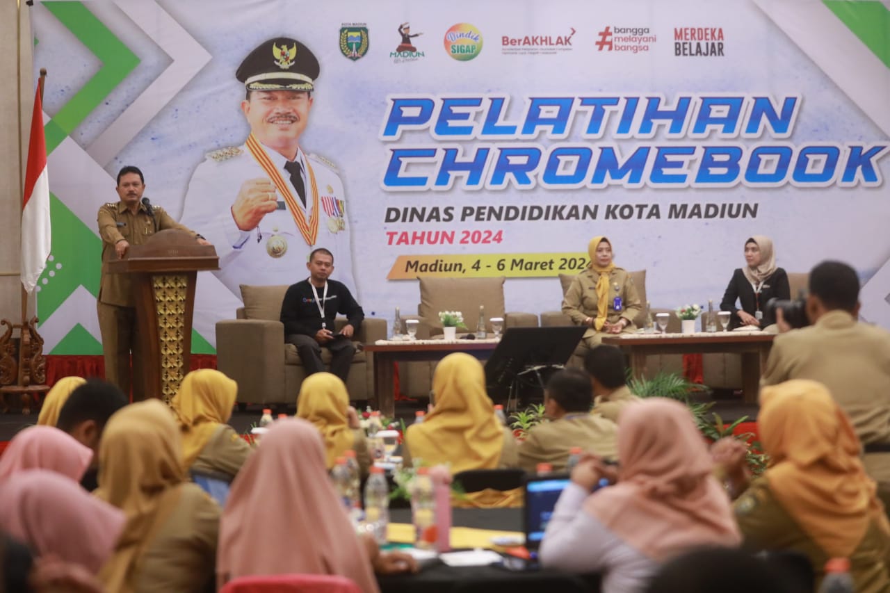 Foto 5 dari 11: Buka Pelatihan Chromebook, Wali Kota Dorong Guru Tingkatkan Kompetensi Dan Inovasi
