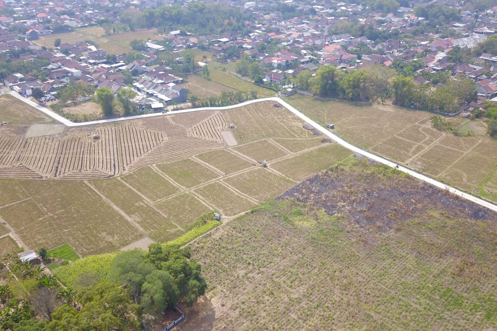Foto 5 dari 6: Jalan Penghubung Lapak Banjarejo-Manisrejo Rampung, Panjang 500 Meter dan Sudah Bisa Diakses